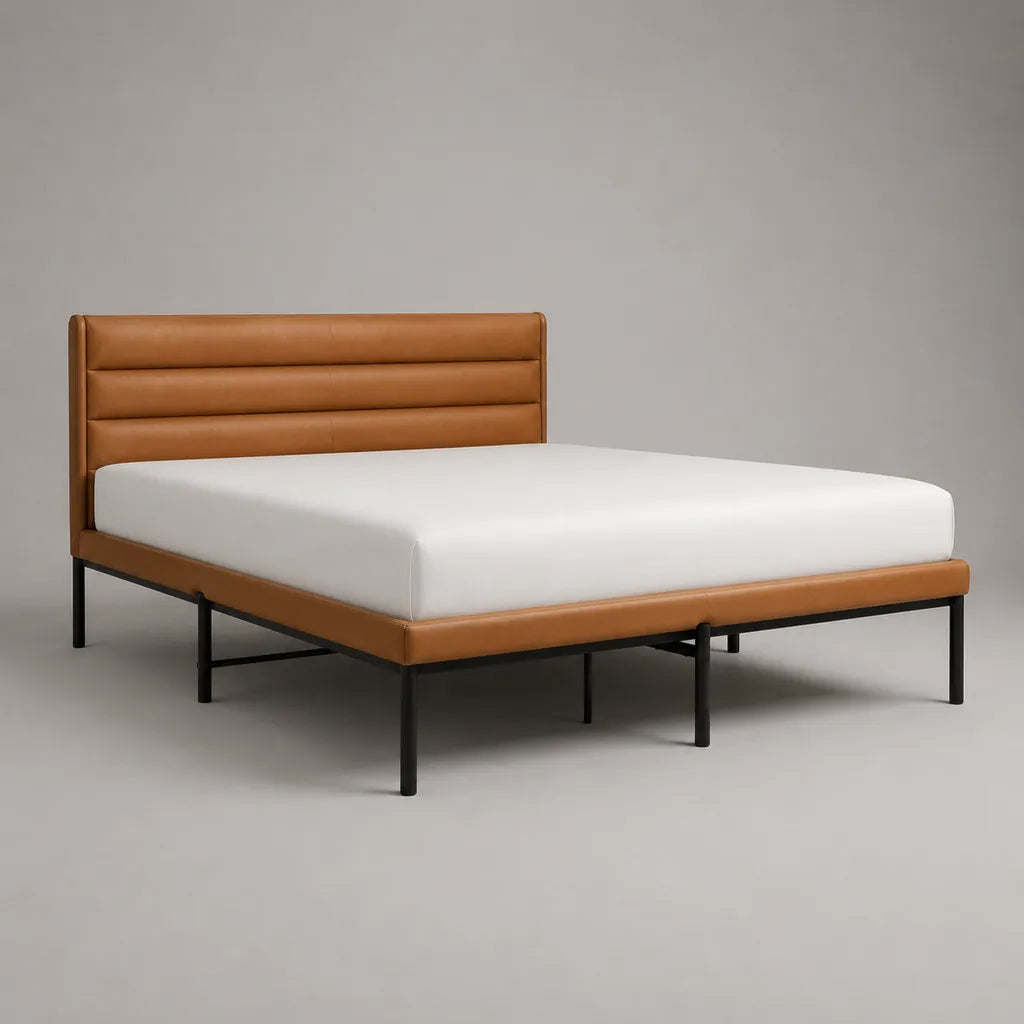 Lit double 160 × 200 cm en similicuir PU marron cognac et acier noir avec tête de lit rembourrée, 215 × 168 × 112 cm
